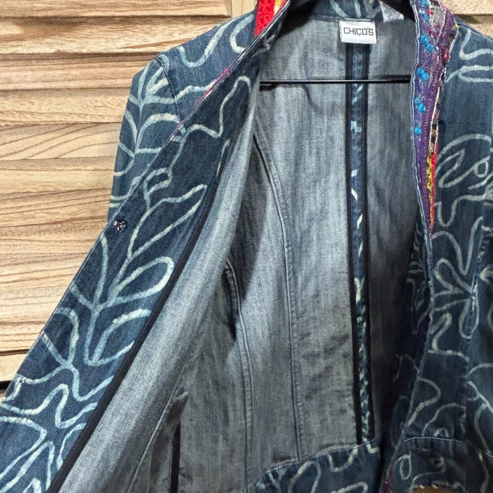 Chico’s Artisan Tapestry Trim Denim Jacket Etched Floral Blue Size L - Picture 4 of 9